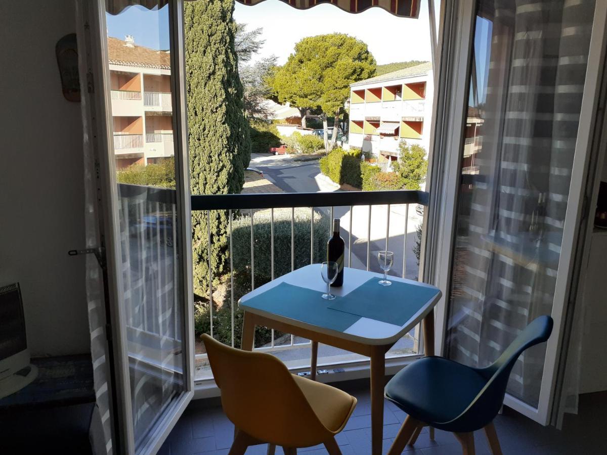 Bandol Nature Et Loisirs: Parking/ Piscine Exterior photo
