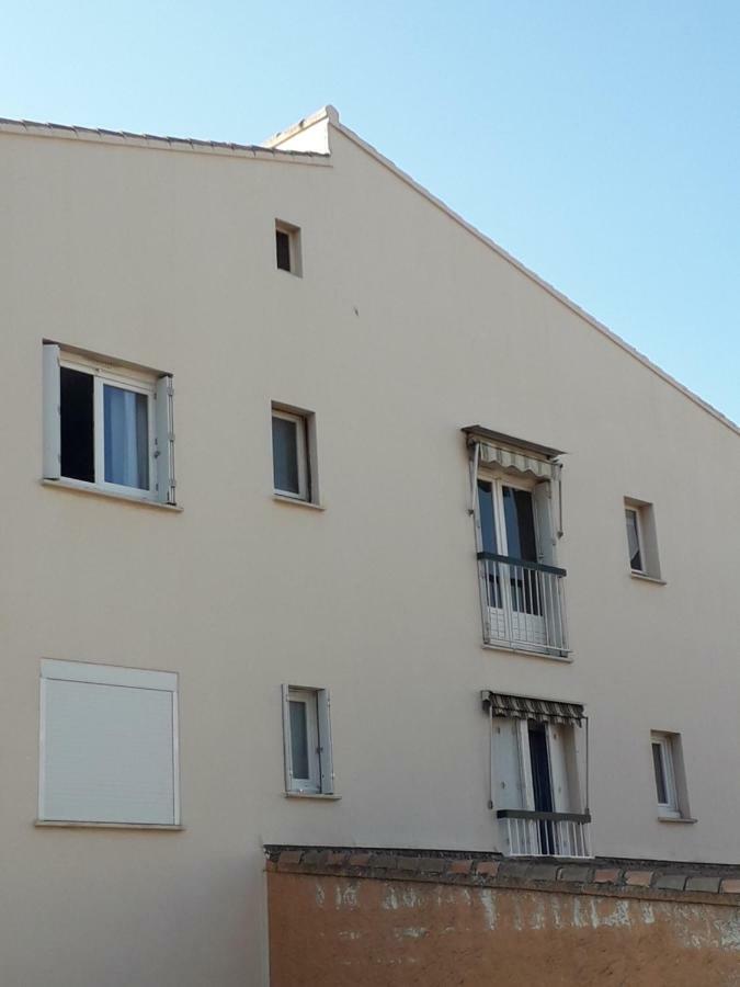 Bandol Nature Et Loisirs: Parking/ Piscine Exterior photo