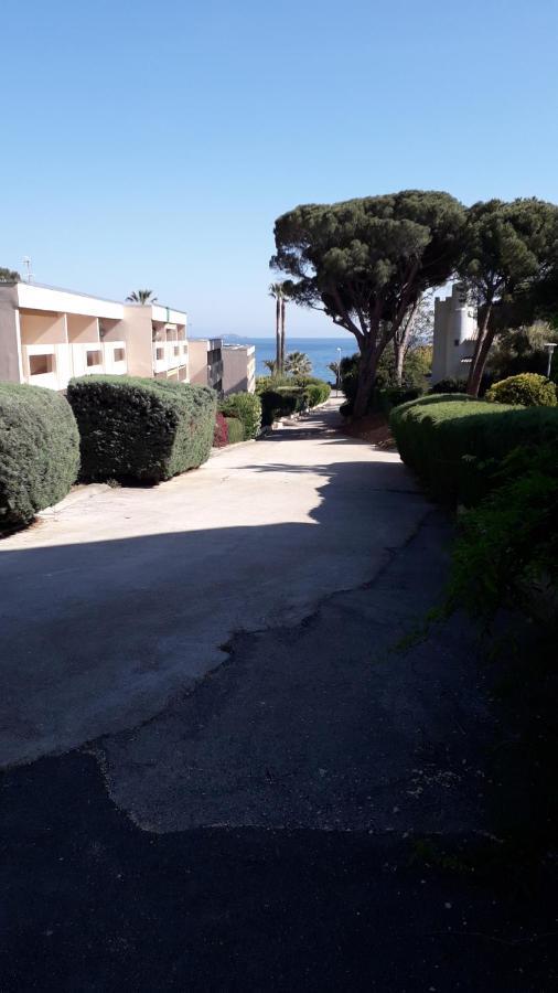 Bandol Nature Et Loisirs: Parking/ Piscine Exterior photo